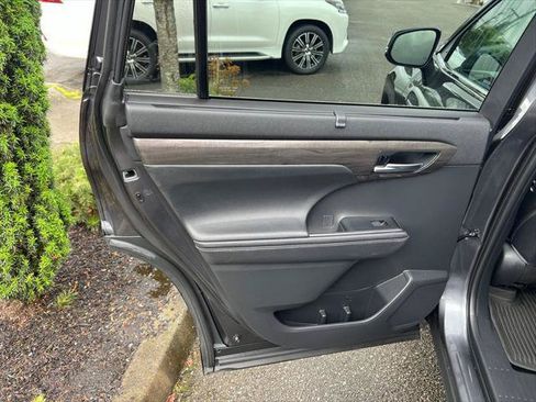 Certified 2020 Toyota Highlander Platinum AWD/4WD image 16