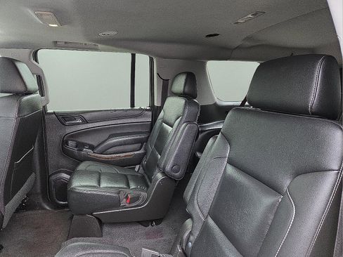 Used 2020 Chevrolet Suburban LT image 10