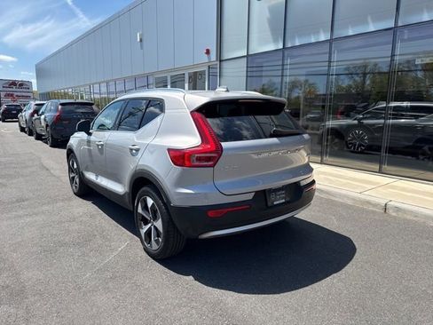 Certified 2025 Volvo XC40 B5 Plus AWD/4WD image 3
