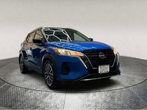 Used 2023 Nissan Kicks SV image 2