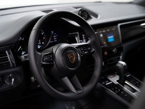 Used 2024 Porsche Macan image 16