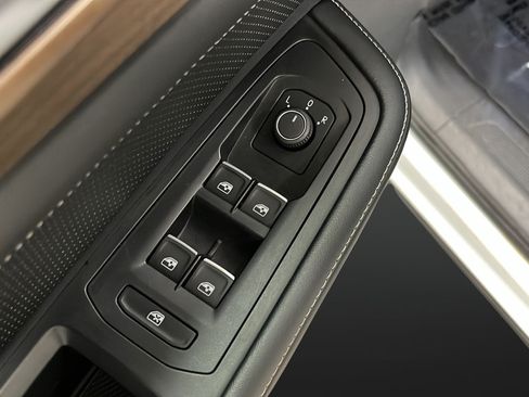 Used 2024 Volkswagen Atlas SE AWD/4WD image 21