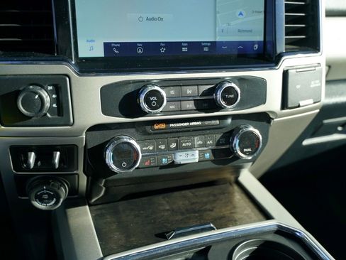 Used 2022 Ford F250 Lariat w/ Chrome Package image 17