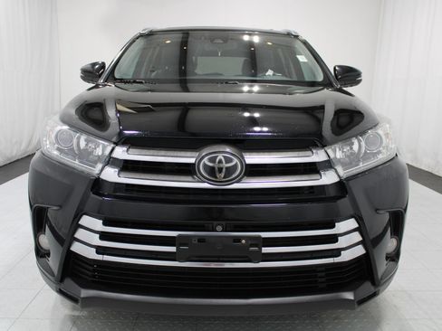 Used 2018 Toyota Highlander Limited Platinum AWD/4WD image 3