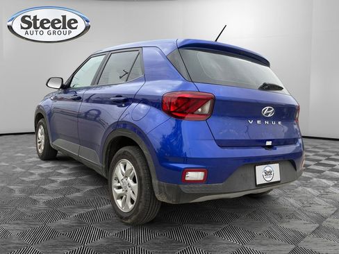 Certified 2025 Hyundai Venue SE FWD image 3