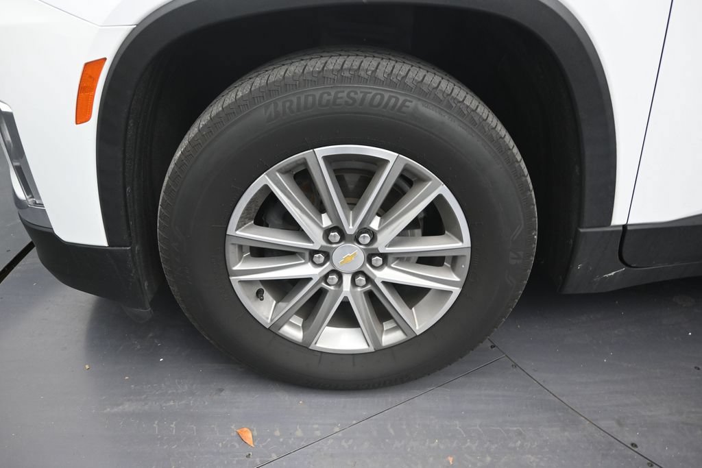 Used 2023 Chevrolet Traverse LT FWD image 9