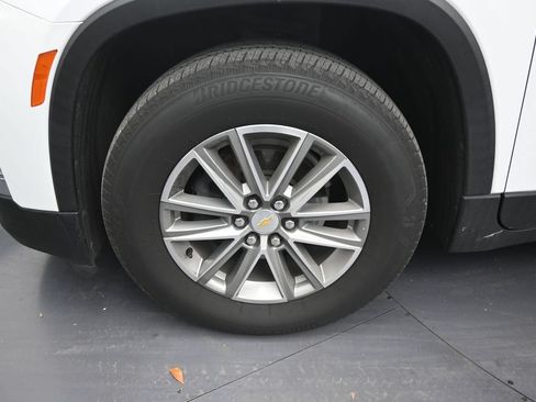 Used 2023 Chevrolet Traverse LT FWD image 9