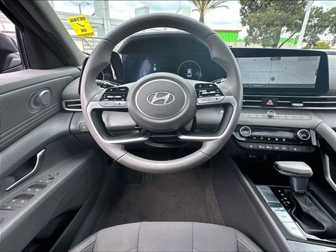 Used 2024 Hyundai Elantra SEL w/ Convenience Package FWD image 8