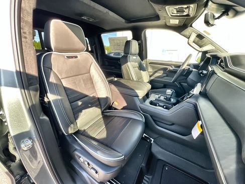 Used 2025 GMC Sierra 1500 AT4X image 29