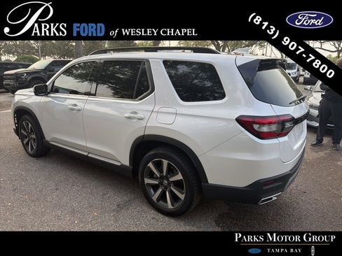 Used 2024 Honda Pilot Touring image 10