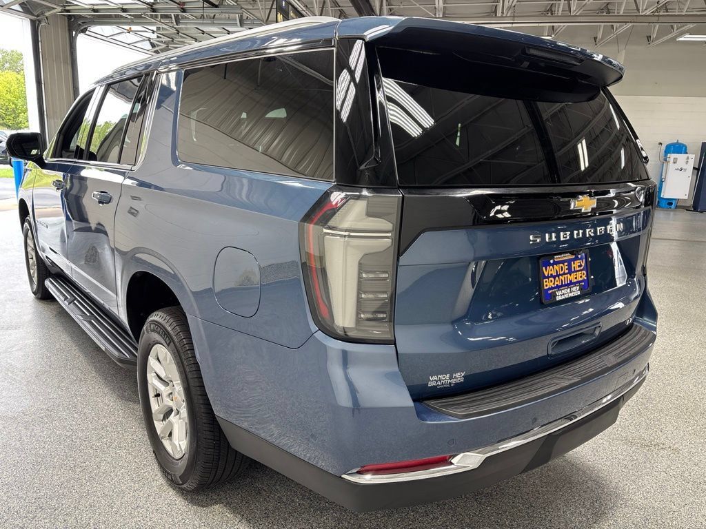 Used 2026 Chevrolet Suburban LT w/ Comfort Package AWD/4WD image 5