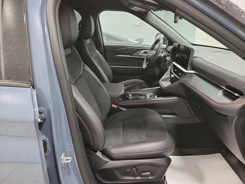 Used 2025 Ford Explorer ST image 27