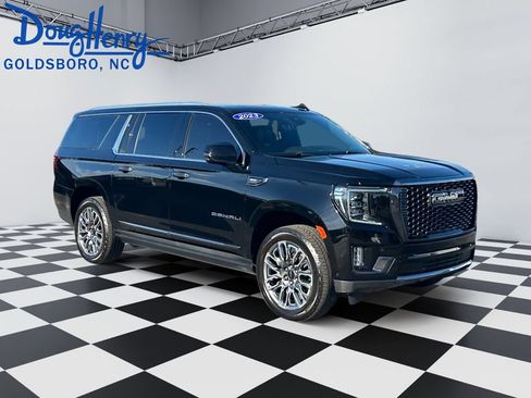 Used 2023 GMC Yukon XL Denali Ultimate AWD/4WD image 7