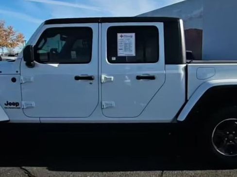 Used 2022 Jeep Gladiator Rubicon w/ Cold Weather Group image 2