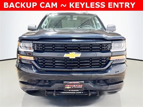 Used 2018 Chevrolet Silverado 1500 Custom w/ Custom Value Package image 3