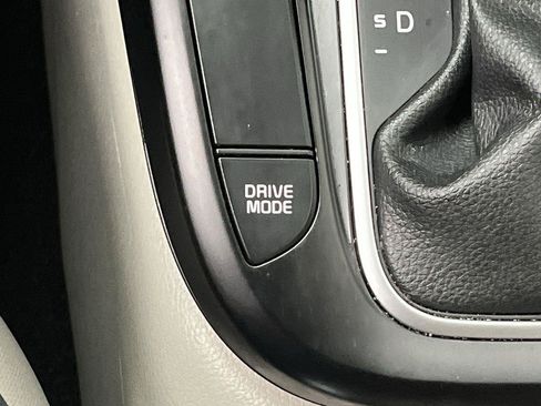 Used 2024 Kia Soul LX FWD image 13