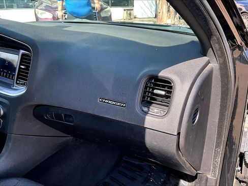 Used 2020 Dodge Charger SXT w/ Blacktop Package image 17