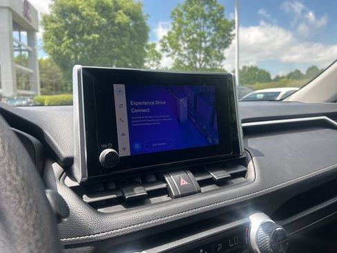 Used 2024 Toyota RAV4 XLE FWD image 25