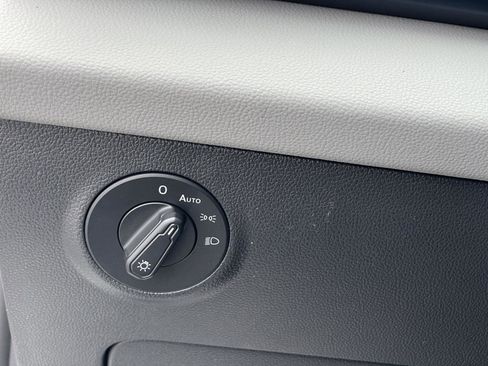 Used 2023 Volkswagen Taos SE w/ Panoramic Sunroof Package image 24