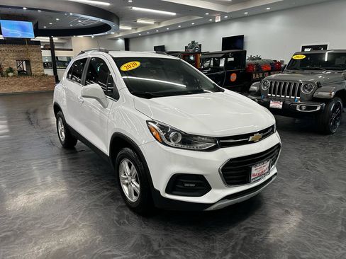 Used 2020 Chevrolet Trax LT AWD/4WD image 3