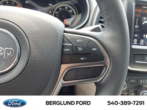 Used 2021 Jeep Cherokee Latitude Lux w/ Comfort/Convenience Group AWD/4WD image 33