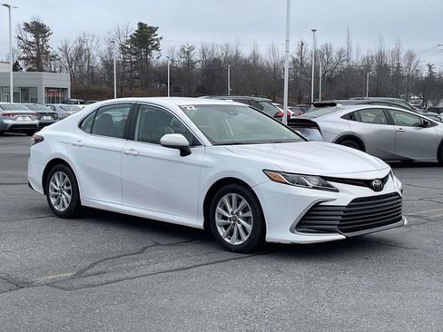 Used 2022 Toyota Camry LE image 8