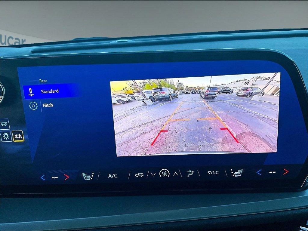 Used 2025 Chevrolet Traverse LT AWD/4WD image 19