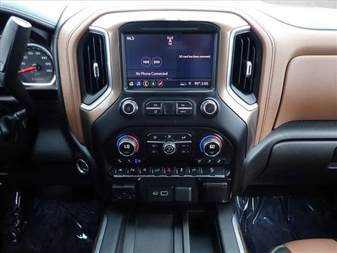Used 2019 Chevrolet Silverado 1500 High Country w/ Technology Package AWD/4WD image 16