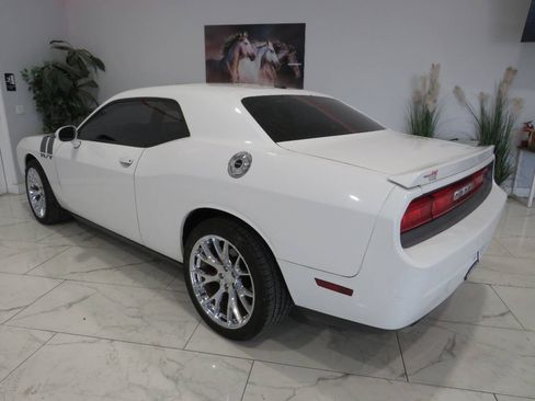Used 2011 Dodge Challenger R/T RWD image 5
