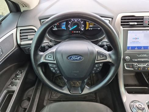 Used 2020 Ford Fusion SE AWD/4WD image 23