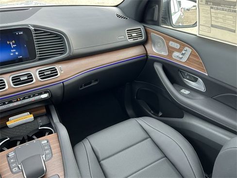 Used 2025 Mercedes-Benz GLS 450 4MATIC image 37