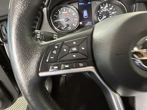 Used 2020 Nissan Rogue S FWD image 15