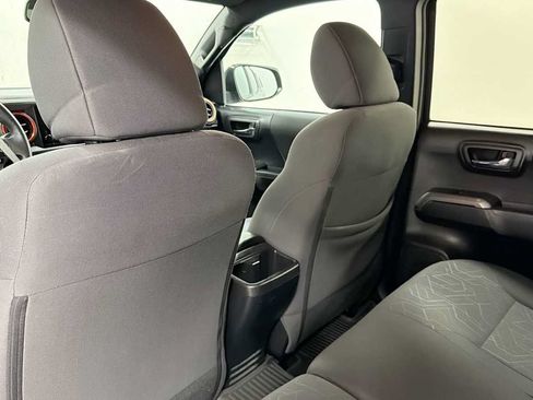 Certified 2018 Toyota Tacoma TRD Off-Road AWD/4WD image 25