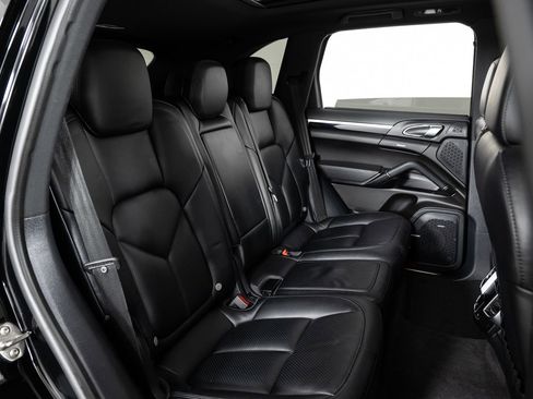 Used 2017 Porsche Cayenne S image 25