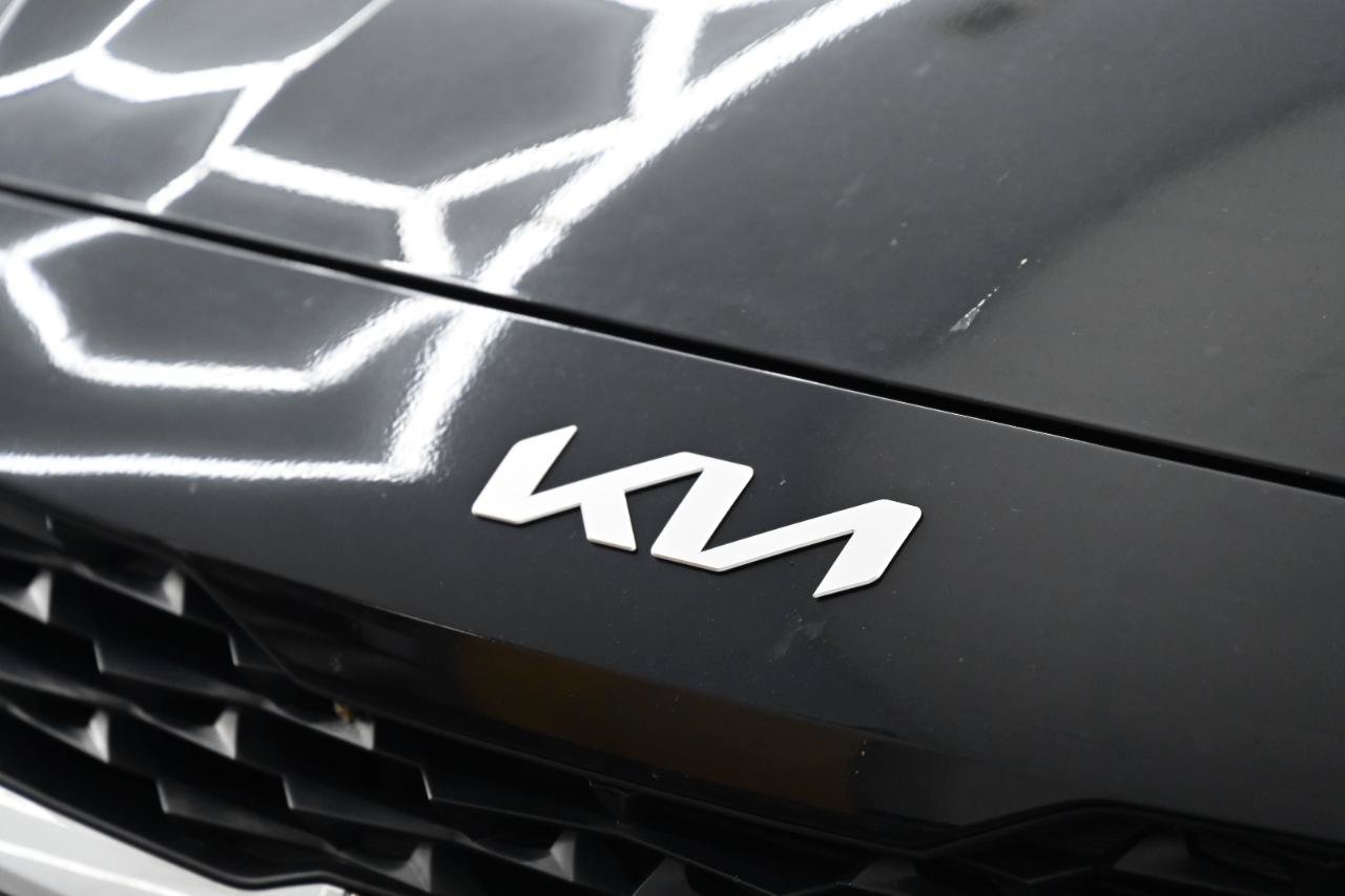 Used 2023 Kia Forte LXS w/ LXS Technology Package FWD image 9