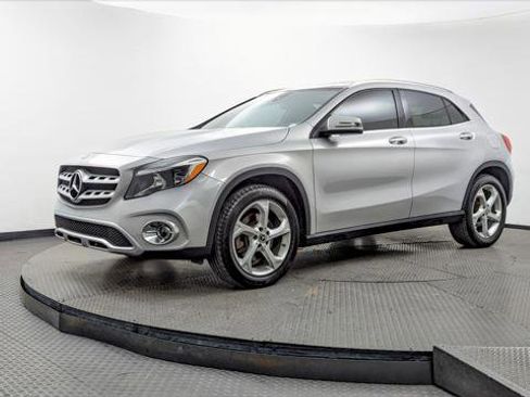 Used 2018 Mercedes-Benz GLA 250 4MATIC image 2