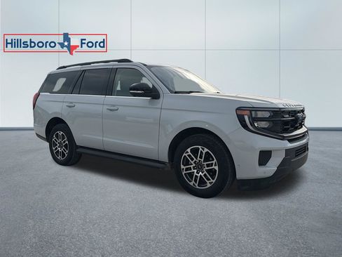 Used 2025 Ford Expedition Active AWD/4WD image 4