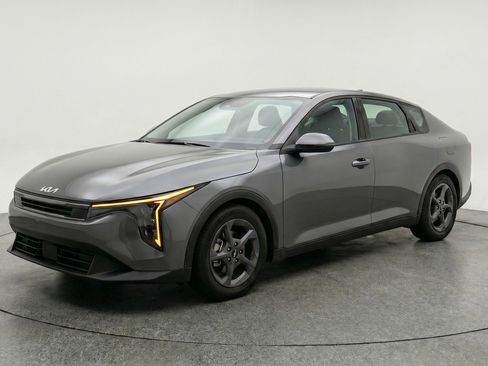 Used 2025 Kia K4 LXS FWD image 3