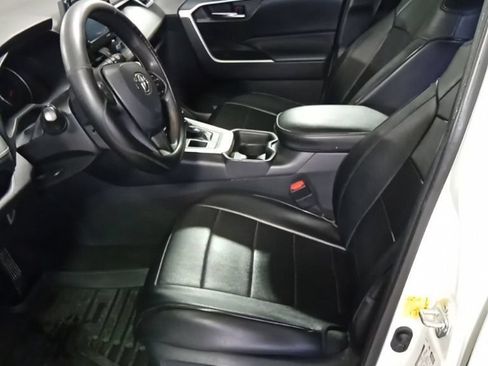 Used 2021 Toyota RAV4 XLE AWD/4WD image 9