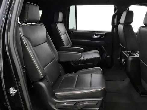 Used 2023 GMC Yukon XL SLT w/ SLT Luxury Package AWD/4WD image 15