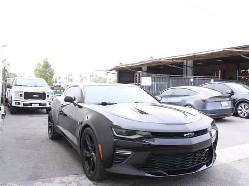 Used 2016 Chevrolet Camaro SS image 2
