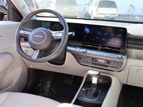 Used 2025 Hyundai Kona SEL image 13