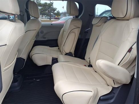 Certified 2021 Toyota Sienna LE image 11