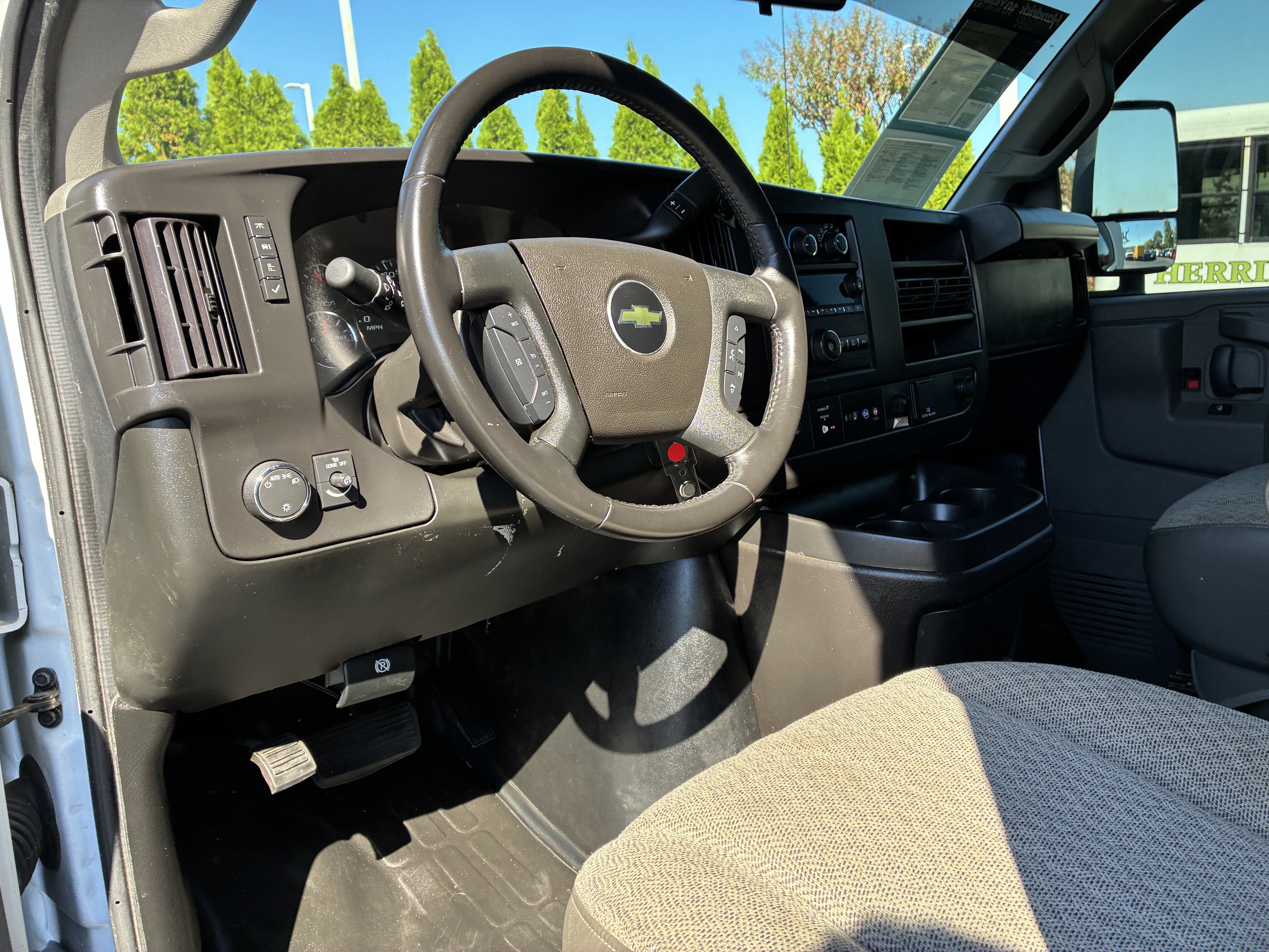 Used 2023 Chevrolet Express 3500 w/ Power Convenience Package RWD image 22