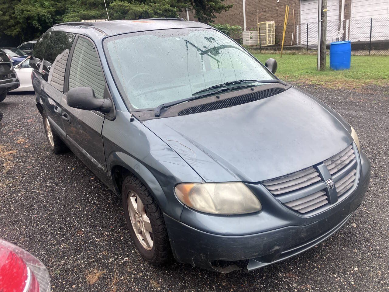 Used 2005 Dodge Caravan SXT w/ Popular Equipment Group FWD image 1
