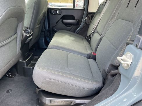 Used 2024 Jeep Wrangler Unlimited image 37