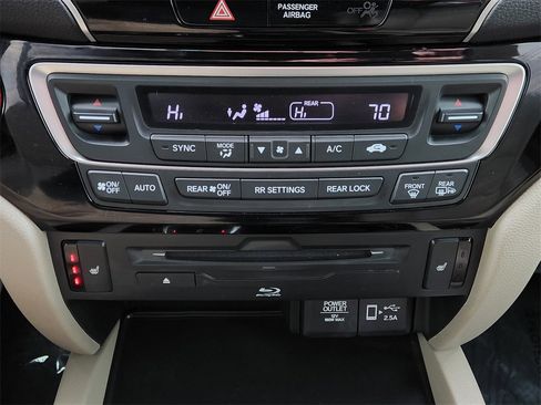 Used 2020 Honda Pilot Touring image 20