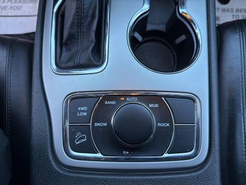 Used 2018 Jeep Grand Cherokee Limited image 28