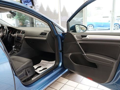 Used 2016 Volkswagen e-Golf SEL Premium image 42