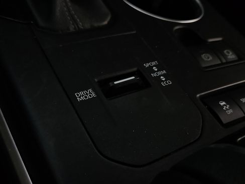 Used 2022 Toyota Highlander XLE image 18